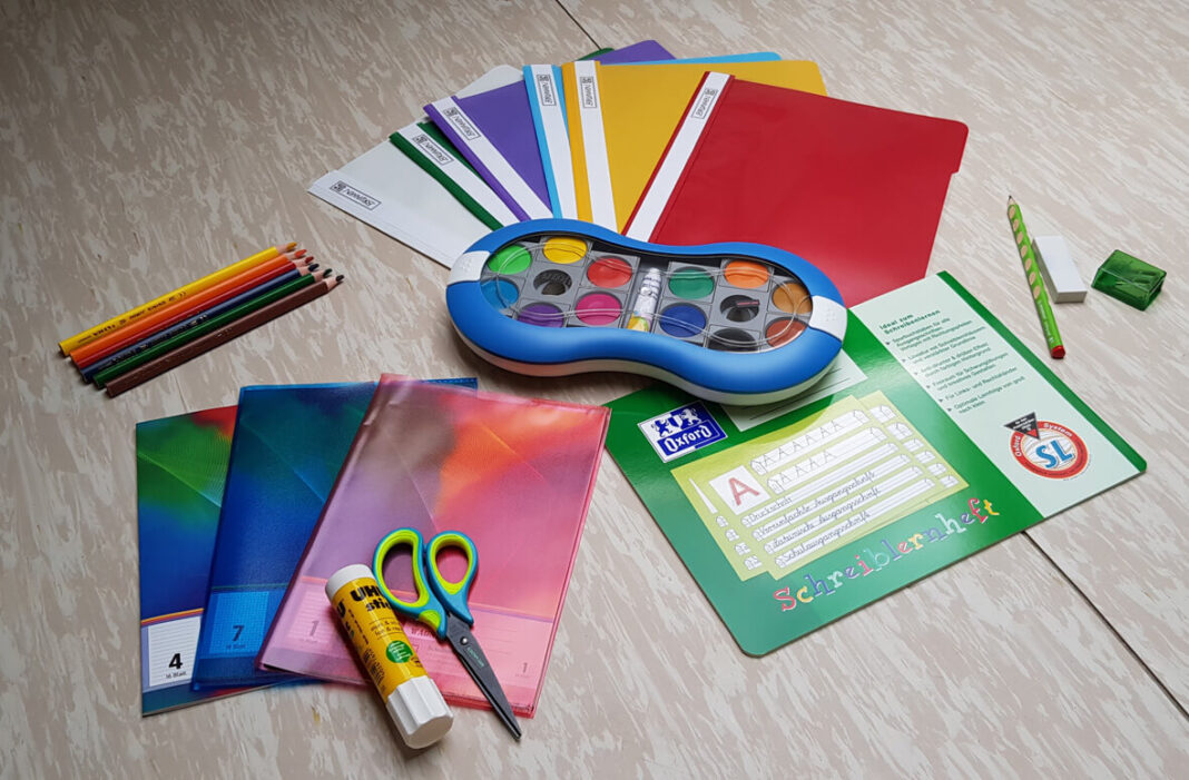 Bildung- und Teilhabe Schule Kinder aus einkommensschwachen Familien können zum neuen Schuljahr finanzielle Unterstützung aus dem Bildungs- und Teilhabepaket bekommen. Foto: Wagner