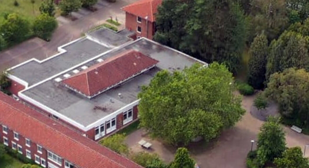 Das Naturwissenschaftliche Zentrum am Christophorus-Gymnasium (oben) wird ab 2021 erneuert. Foto: Kreativshooting/ Thomas Schütte