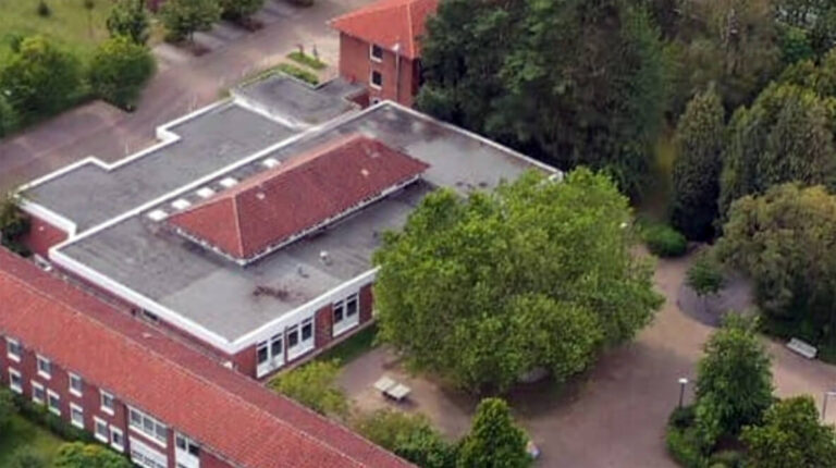 Das Naturwissenschaftliche Zentrum am Christophorus-Gymnasium (oben) wird ab 2021 erneuert. Foto: Kreativshooting/ Thomas Schütte