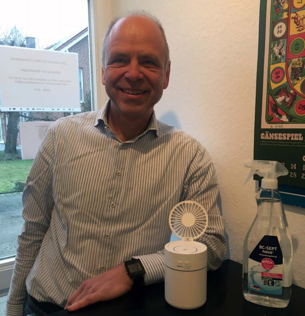 Schmidt 2 Uwe Schmidt aus Werne ist überzeugt: Nicht nur mit Blick auf Covid-19 macht die Anwendung Sinn, denn der fein zerstäubte Nebel wirkt vielseitig desinfizierend. Foto: Privat