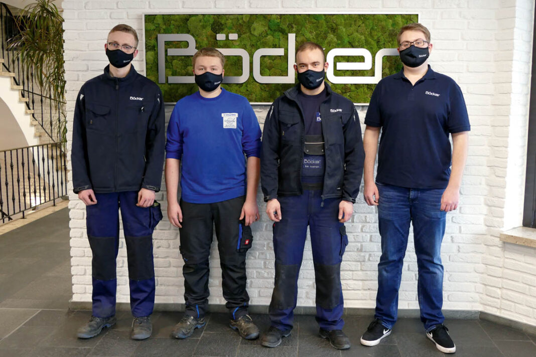 202102_Boecker_Abschluss_Auszubildende Gut gerüstet für eine erfolgreiche berufliche Laufbahn: Jan Niklas Biermann (von links), Marco Schwartländer, Emir Kocakoglu und Fabian Fränzer. Foto: Böcker