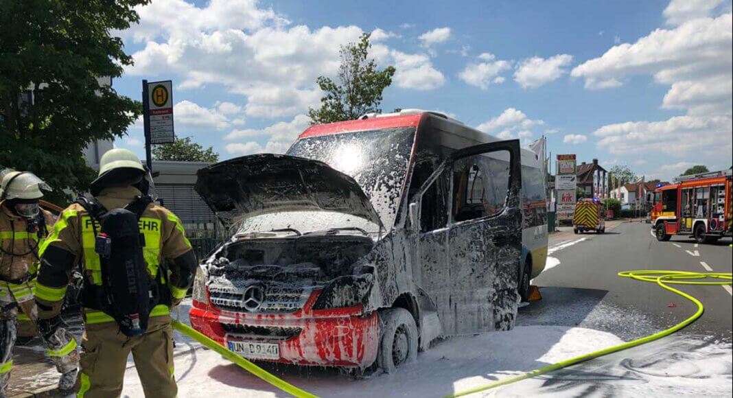 Am 25. Juni hatten es die Einsatzkräfte der Feuerwehr Lünen nicht weit: Ein Linienbus der VKU war auf der Kupferstraße, in unmittelbarer Nähe der Feuer- und Rettungswache, in Brand geraten. Personen kamen nicht zu Schaden. Foto: Stadt Lünen
