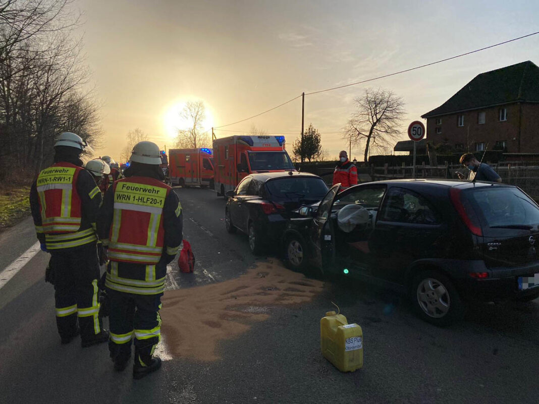 Feuerwehr_Unfall Selmer Straße Zu einem Verkehrsunfall kam es am Montagmorgen (22. Februar) auf der Selmer Straße. Feuerwehr und zahlreiche weitere Rettungsmittel waren im Einsatz. Foto: Feuerwehr Werne