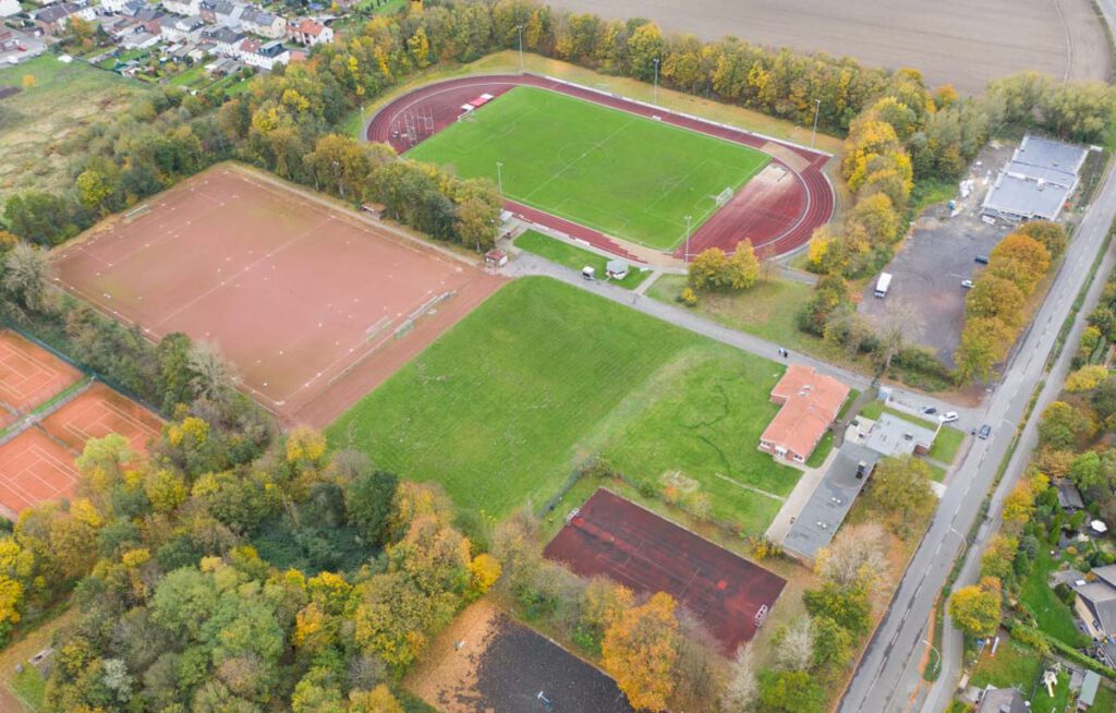 Umfangreiche Sanierungsmaßnahmen, unter anderem der Bau einer Kunstrasenanlage, sind im Sportzentrum Dahl geplant. Der Start verzögert sich aber weiter. Foto: Kreativshooting/Thomas Schütte