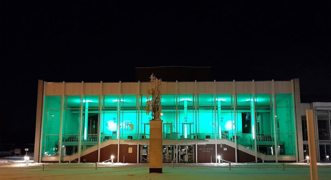 Auch das Heinz-Hilpert-Theater in Lünen wurde grün angeleuchtet. Foto: Volker Hoffmann