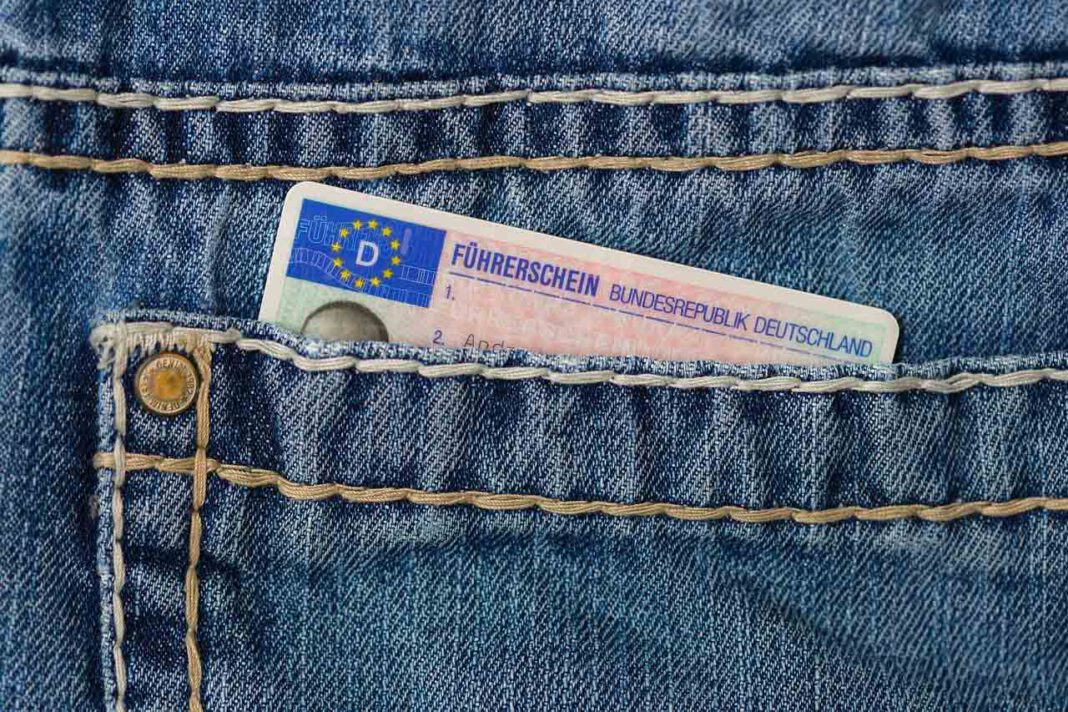 drivers-license-3605411_1280 Die Corona-Pandemie hat sich deutlich auf die Arbeit der Führerscheinstelle beim Kreis Unna ausgewirkt. Das zeigt ein Blick in die Jahresstatistik 2020 der Straßenverkehrsbehörde. Foto: pixabay