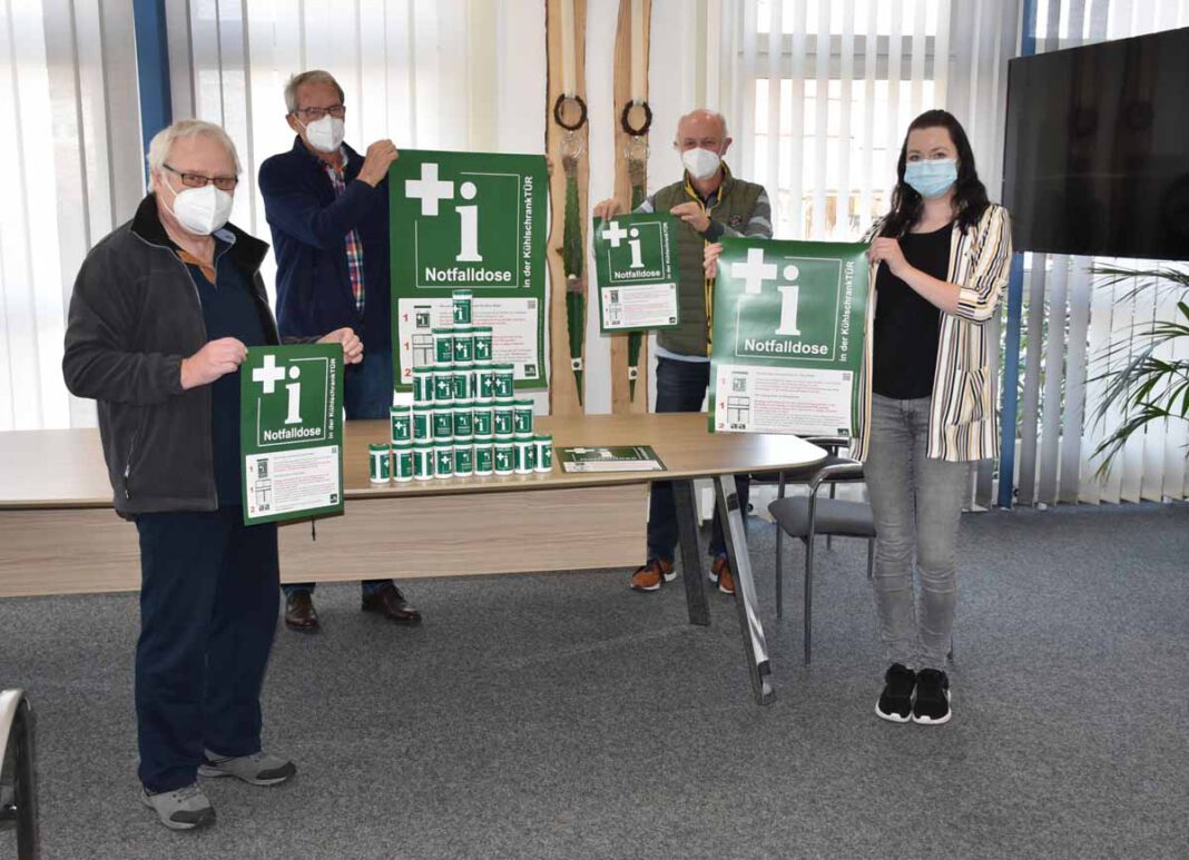 2021 03 19 PM Notfalldosen 1 Karl-Heinz Bartsch, Dr. Rüdiger Vogt, Karl-Heiz Vorspohl und Miriam Lepper (v.l.n.r.) haben die Notfalldosen für die älteren Menschen in der Gemeinde Ascheberg besorgt. Foto: Gemeinde Ascheberg