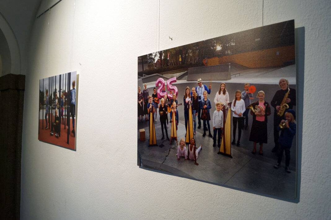 Ausstellung Musikschule Zum zweiten Mal hängen die Bilder zum 25-jährigen Bestehen der Musikschule Selm in der Galerie des Amtshauses. Foto: M. Woesmann/Stadt Selm