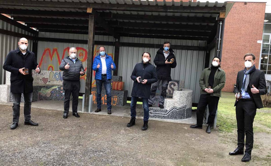 Foodbox Stellten das Kochevent für Familien vor (von links): Maik Rolefs (Jugendamtsleiter), Michael Zurhorst (Lions), Peter Brautlecht (Lions), Wolfgang Bille (Präsident Lions), Gerd Walters (Lions) , Felix Venner (Fa. Stroetmann), Alexander Ruhe (Dezernent). Foto: Stadt Werne