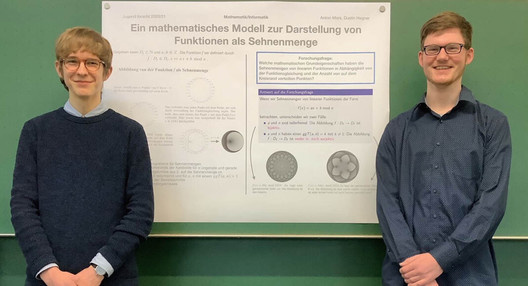 Einen beeindruckenden Erfolg landeten die beiden AFG-Schüler Anton Mors (links) und Dustin Hegner bei „Jugend forscht“. Foto: AFG