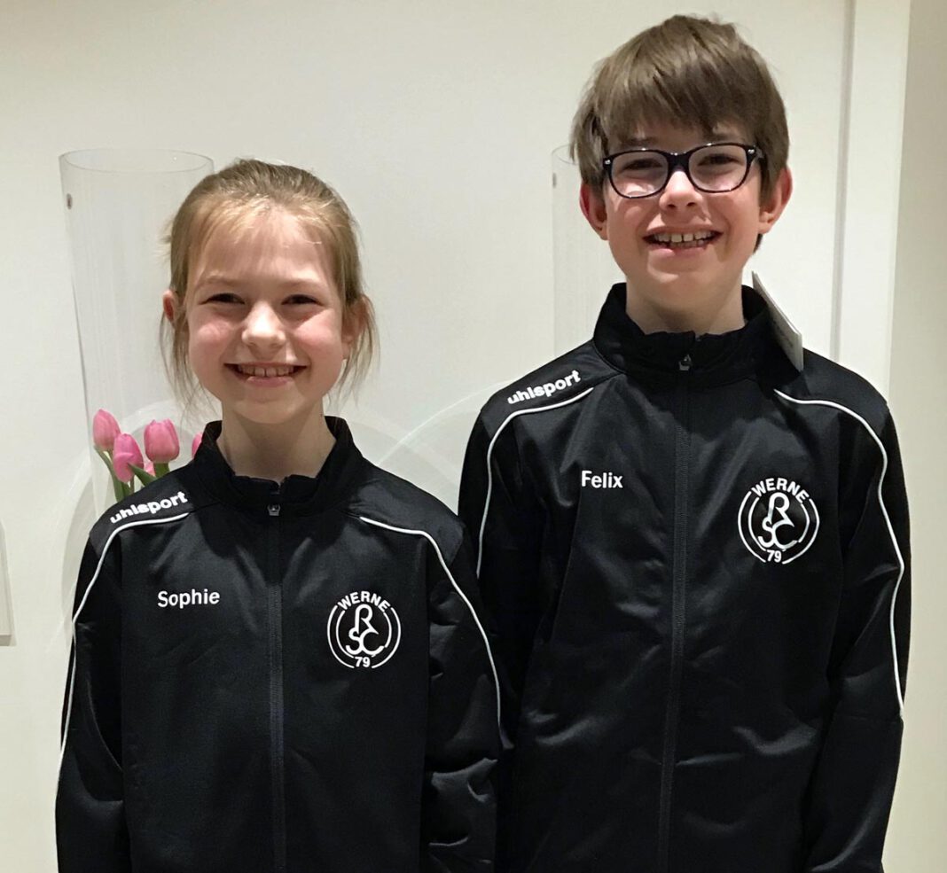 SophieundFelix Der RSC Werne hat seinen Poco-Cup 2021 abgesagt. Kleiner Trost: Die jugendlichen Mitglieder, hier Sophie und Felix Beckhove, haben neue Trainingsanzüge erhalten. Foto: RSC