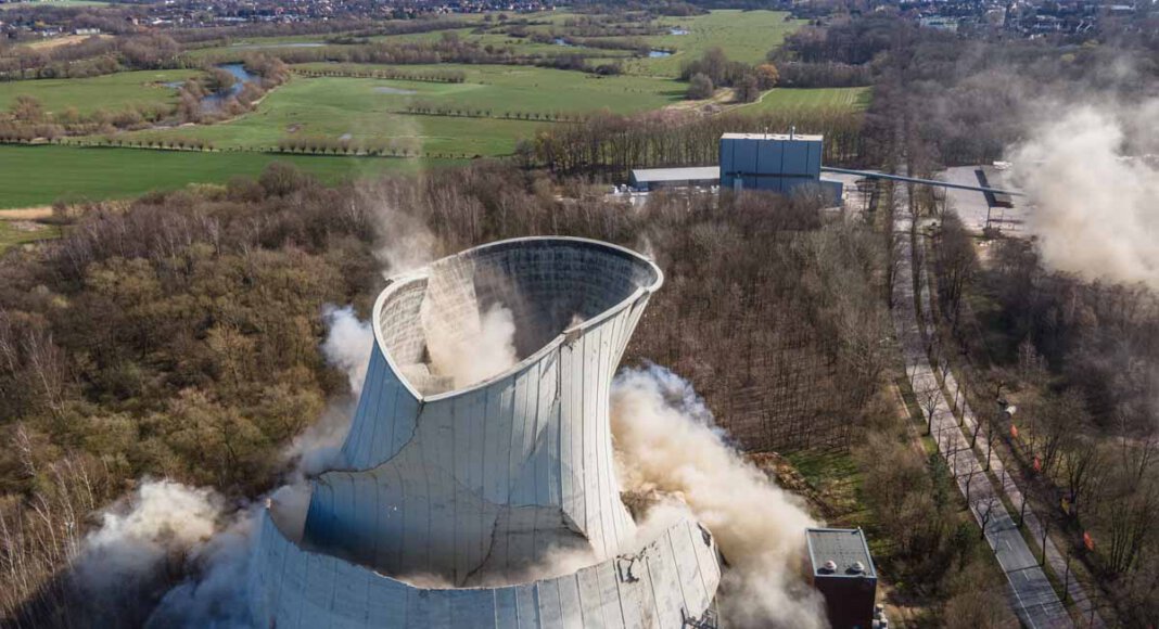 Das Steinkohlekraftwerk in Lünen wurde am Sonntag (28. März) gesprengt: Foto: Hagedorn