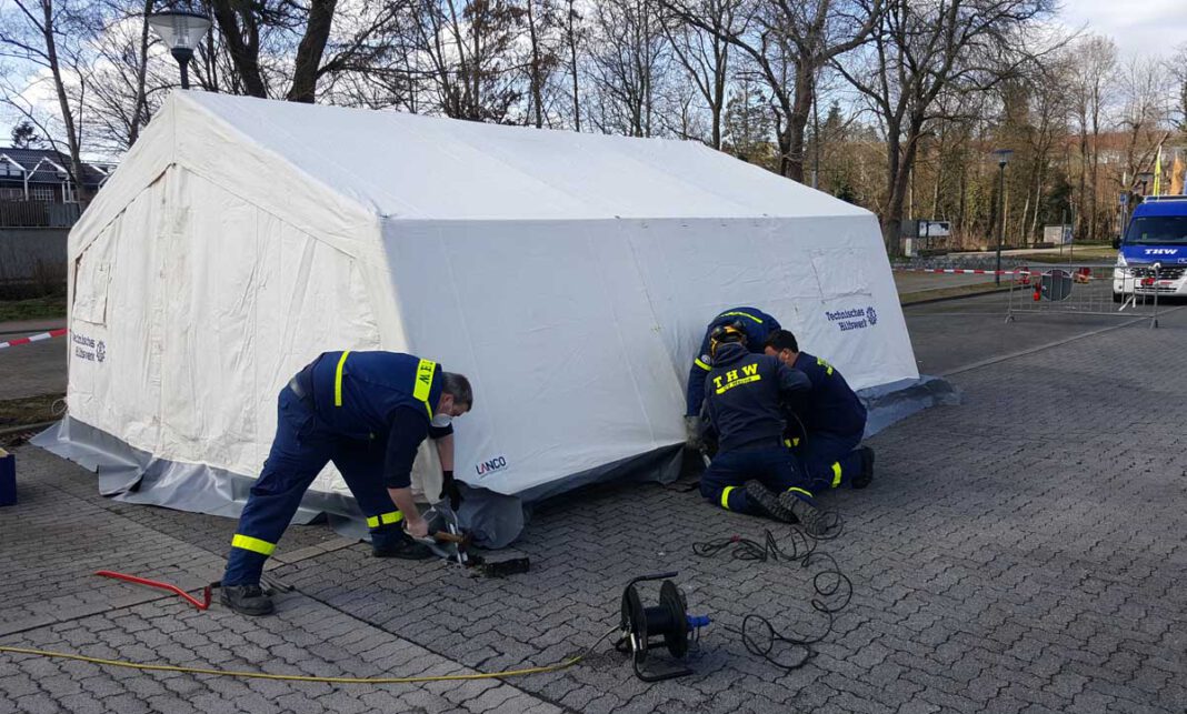 THW_Schnelltestzentrum Das THW Werne hat am Sonntag (7. März) mit dem Aufbau eines Schnelltestzentrums auf dem Parkplatz Am Hagen vor dem Solebad begonnen. Foto: Wagner