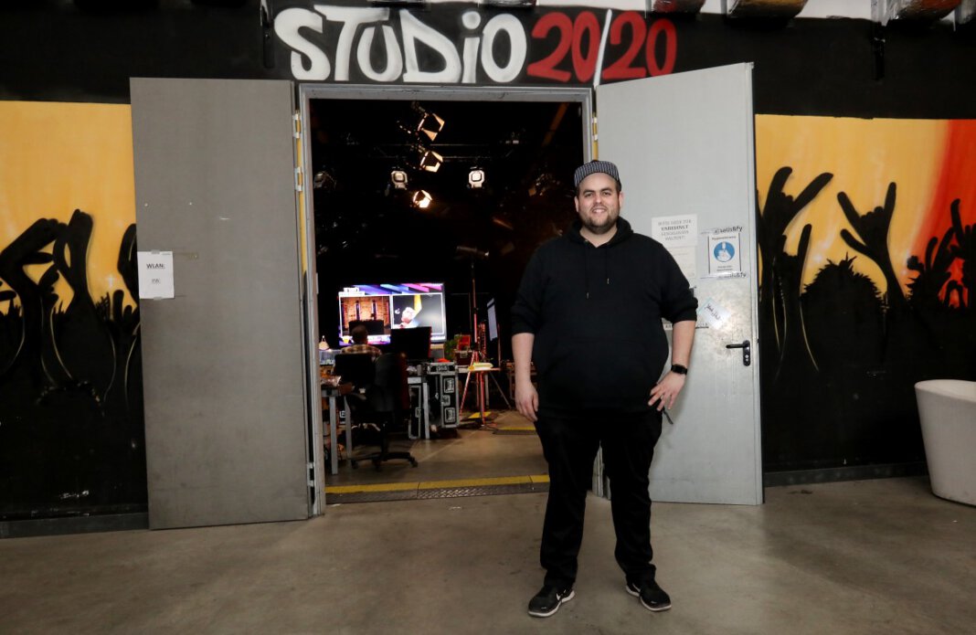 Dauki Werne Das Studio 20/20, in dem schon Größen wie die Fantastischen Vier und Herbert Grönemeyer für ihre Tourneen geprobt haben, wird nun als Streaming-Studio genutzt. Am Samstag sendet DJ Dauki von hier seinen neuen Party-Stream. Foto: Volkmer