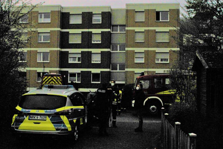 Der Löschzug 1 Stadtmitte der Freiwilligen Feuerwehr Werne wurde am frühen Samstagmorgen (10. April) zu einer Explosion in die Dietrich-Bonhoeffer-Straße gerufen. Foto: Feuerwehr Werne