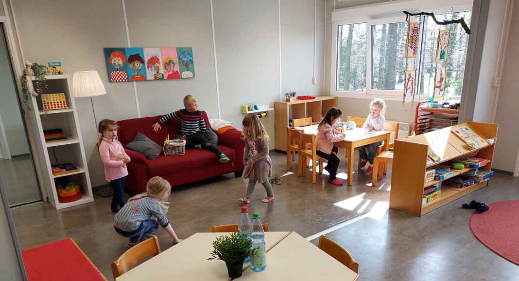 Die Kinder fühlen sich in der provisorischen Modul-Kita bereits sehr wohl. Foto: Wagner