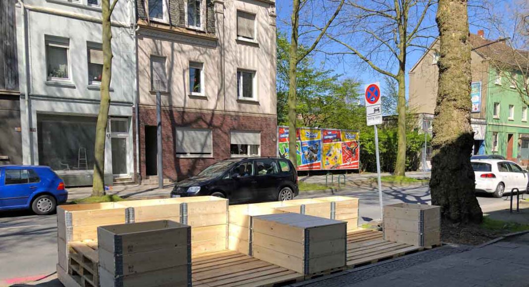 Das Parklet an der Münsterstraße ist fast fertig – es fehlt nur noch die Bepflanzung und ein Anstrich. Foto: Stadt Lünen