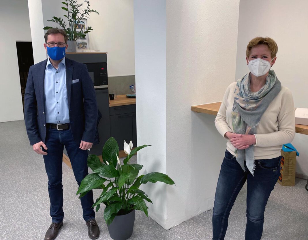 Surfpark_Detering Lange FDP-Fraktionsschefin Claudia Lange diskutierte mit Dr. Michael Detering und vielen Interessierten beim digitalen Stammtisch über den geplanten Surfpark in Werne. Foto: FDP Werne