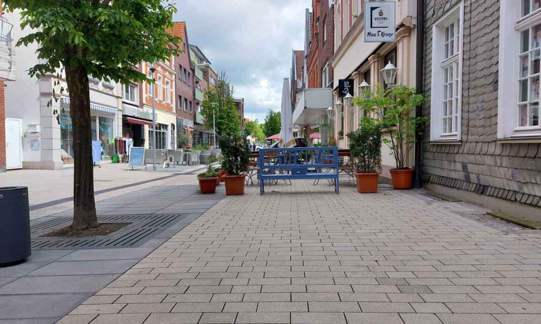 Bonenstraße 2 Die Bonenstraße erstrahlt zwischen Partnerschaftsuhr und Kino in neuem Glanz - der vorerst letzte Abschnitt der Innenstadtsanierung in Werne. Foto: Wagner