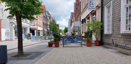 Die Bonenstraße erstrahlt zwischen Partnerschaftsuhr und Kino in neuem Glanz - der vorerst letzte Abschnitt der Innenstadtsanierung in Werne. Foto: Wagner