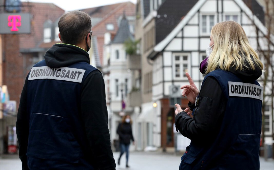 Ordnungsamt Corona Werne Die nächtliche Ausgangssperre in Werne ist seit drei Wochen gültig. Bisher liegen dem Ordnungsamt erst wenige Fälle von Vergehen zur Bearbeitung vor. Foto: Volkmer