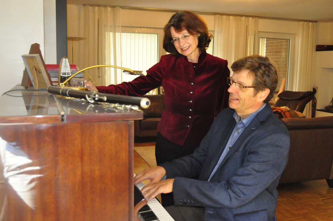 Wensing2_Schwarze Ehepartner und Kollegen: Hans-Joachim Wensing und seine Frau Dagmar Borowski-Wensing gestalten die Kirchenmusik in Werne seit 25 Jahren gemeinsam. - Foto: Schwarze