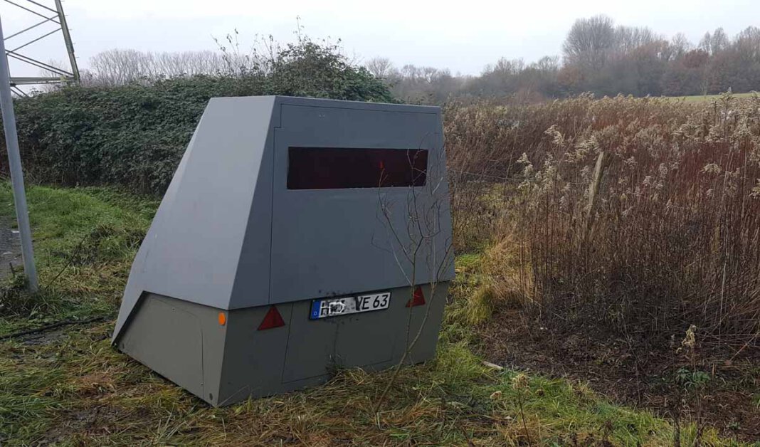 Blitzer Anhänger Ab der zweiten Jahreshälfte setzt der Kreis Unna auch solche Blitzer-Anhänger zur Geschwindigkeitsüberwachung ein. Foto: Wagner