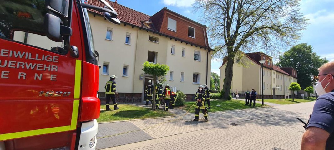 Feuerwehr_Ostkamp Nachbarn hatten das Piepen eines Rauchmelder sowie Qualm aus einer Wohnung in einem Mehrfamilienhaus im Ostkamp wahrgenommen und daraufhin die Feuerwehr alarmiert. Foto: Feuerwehr Werne