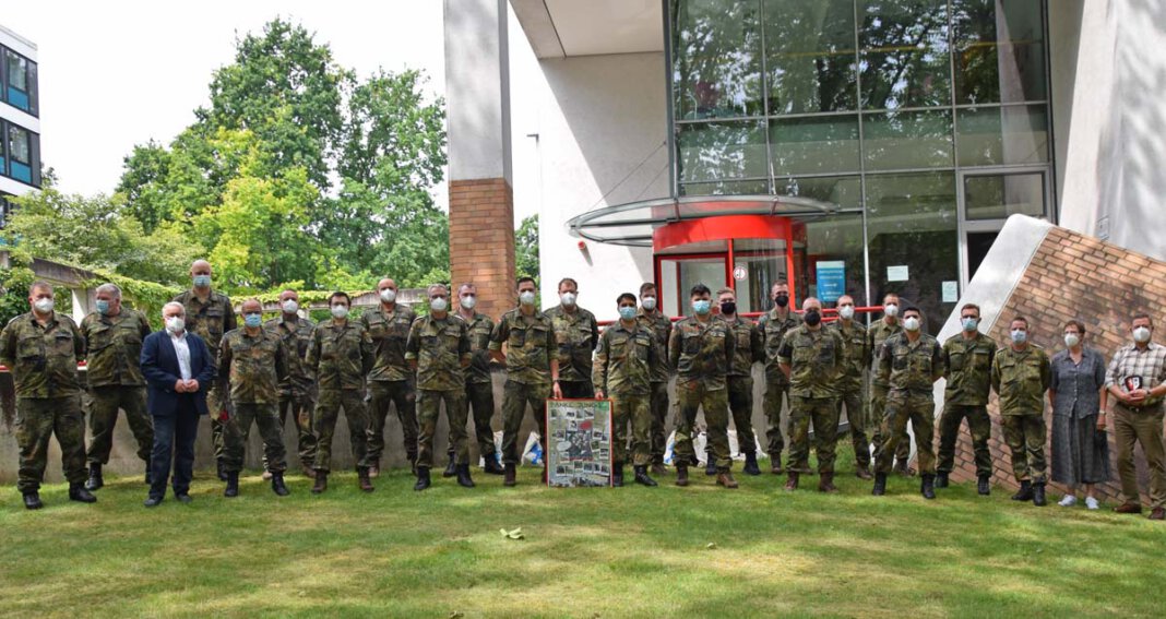 Soldaten_Gesundheitsamt Mit großem Dank verabschiedet wurden die Soldaten der Bundeswehr, die den Kreis seit Oktober unterstützt hatten. Fotos: Anita Lehrke – Kreis Unna