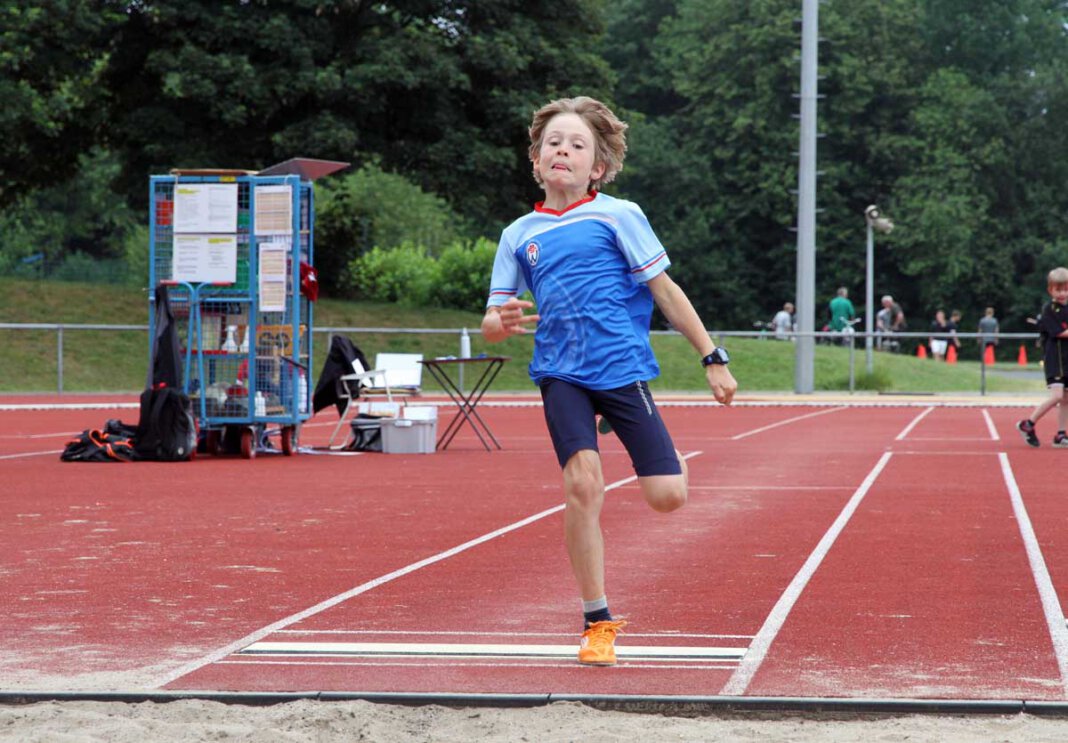 Sportabzeichen 2 Noch gut einen Monat lang werden die Sportabzeichen-Prüfungen im Sportzentrum Dahl abgenommen. Foto: Wagner