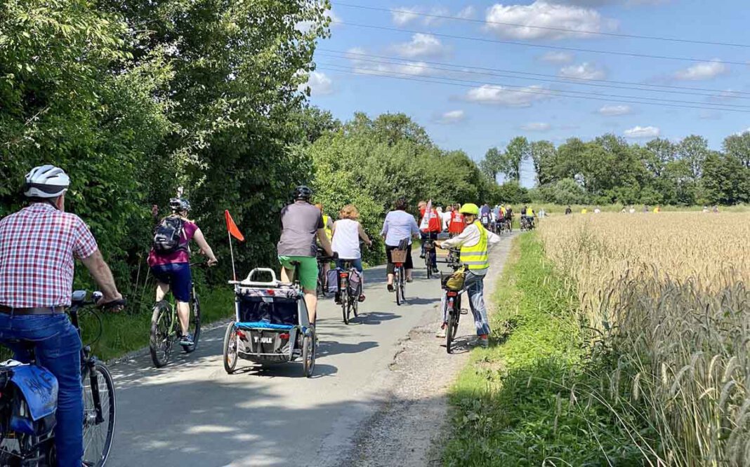 BIN Radtour 1 Bei der dritten Protest-Radtour der BIN wurde bekannt, dass die Bürgerinitiative die erforderlichen Stimmen für einen möglichen Bürgerentscheid bereits zusammen hat. Foto: BIN