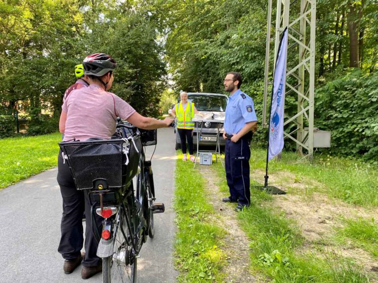 Bei den Kontrollen von 1.008 Verkehrsteilnehmenden stellten die Beamten 422 Verstöße fest. Foto: Kreispolizeibehörde Unna