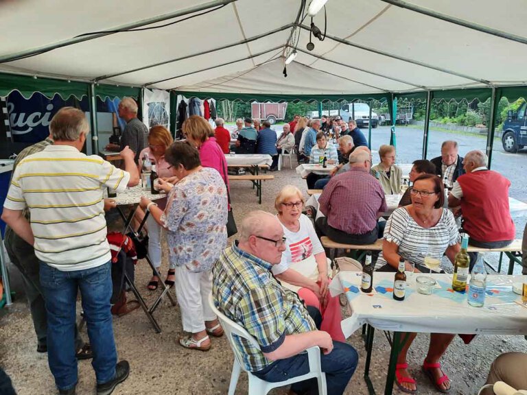 Nach langer Zeit kamen die Lütkeheideschützen wieder zu einem Fest zusammen. Foto: Klenner