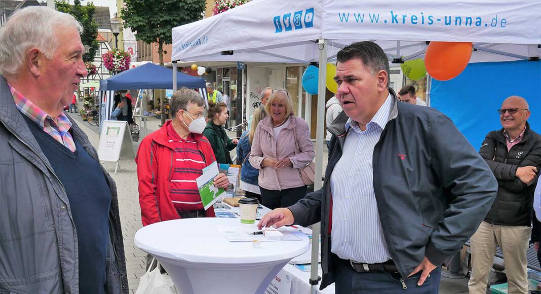 Landrat Mario Löhr kam in Werne mit den Bürgerinnen und Bürgern ins Gespräch. Foto: Gaby Brüggemann