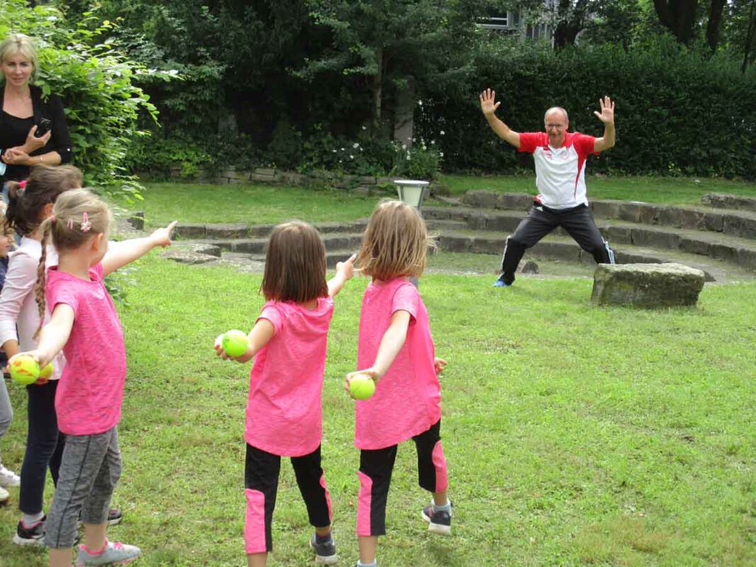Mini Sportabzeichen In der Kita Auf dem Berg stand jetzt die Prüfungen zum Minisportabzeichen auf dem Programm. Foto: SSV