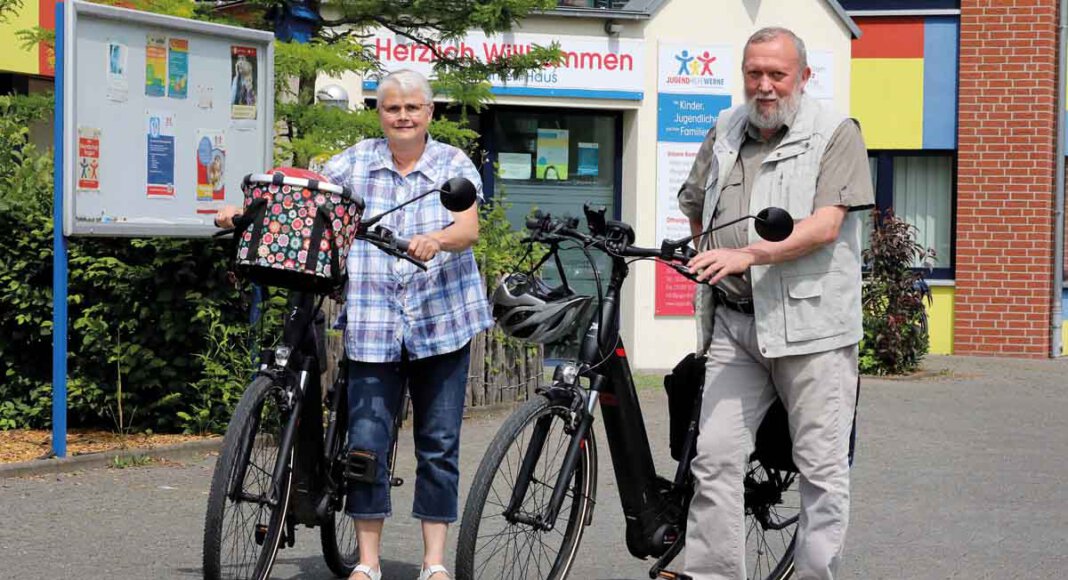 Mit seiner Frau Renate möchte Uwe Schenk künftig noch mehr Radfahren als bisher. Zum Beginn seines Ruhestands schenkte ihm seine Frau ein Buch aus der Reihe „Radeln für die Seele“. Foto: Volkmer