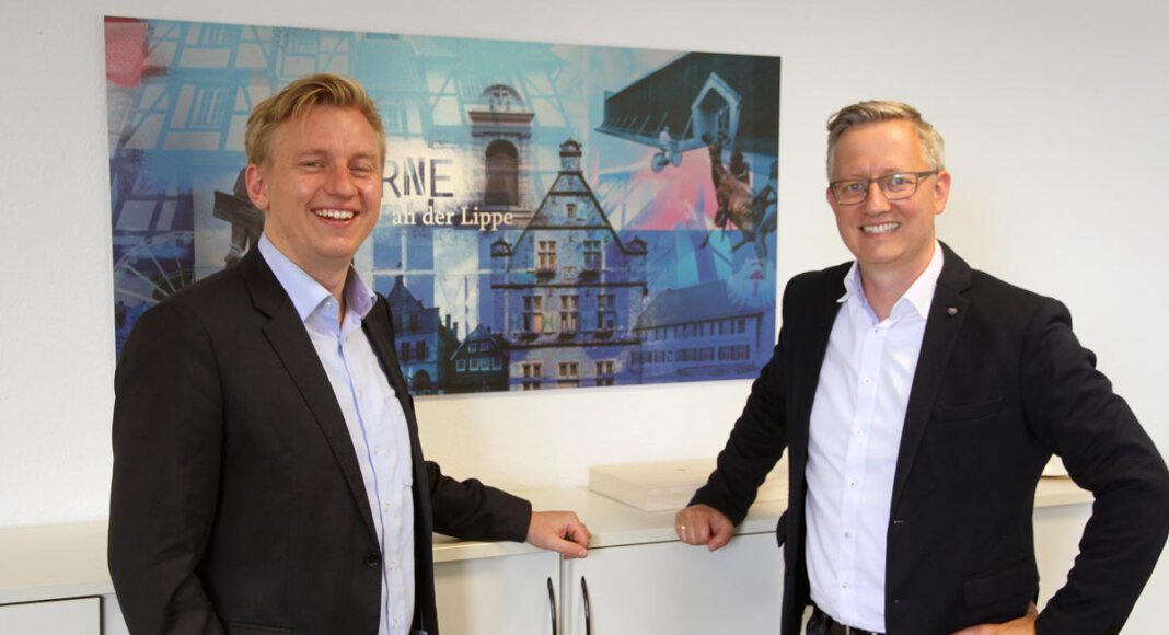 Der eine ist neuer Geschäftsführer der Werne Marketing GmbH, der andere neuer Leiter der Wirtschaftsförderung: Lars Werkmeister (links) und Matthias Stiller arbeiten eng zusammen. Foto: Wagner