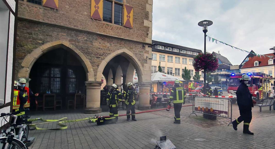 Die brennende Fritteuse konnte rechtzeitig gelöscht werden, so dass keine Gebäudeschäden am Alten Rathaus entstanden. Foto: Feuerwehr Werne