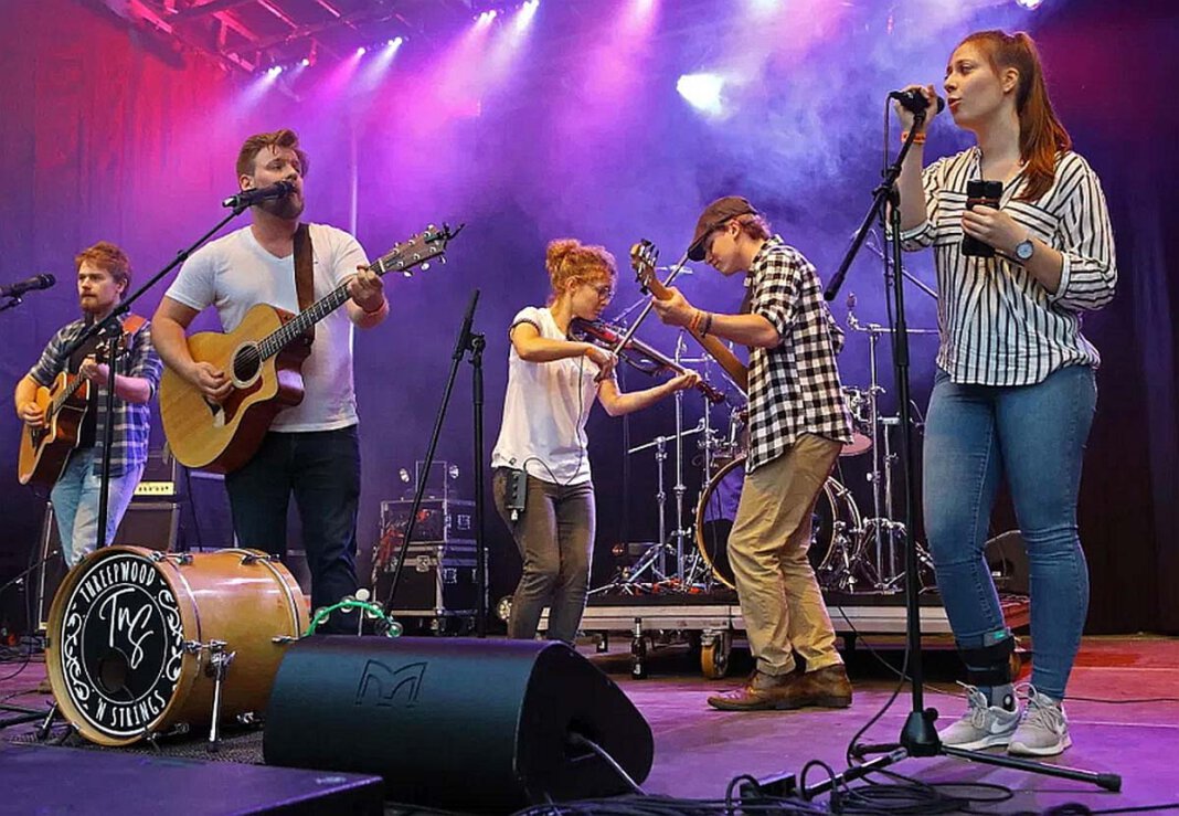 flözK Threepwood ´N Strings aus Marl stehen für mitreißenden Indie Folk, der auch Pop, Country und Balkan Beats aufnimmt. Foto: Band