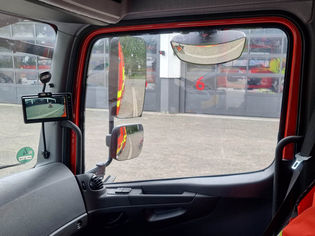 Feuerwehr Abbiegeassistenz 1 Die Abbiegeassistenten wurden installiert, um die Maschinisten bei der Fahrt der Feuerwehrfahrzeuge zu unterstützen und zuverlässig Fußgänger, Radfahrer und andere ungeschützte Verkehrsteilnehmer im Umfeld des Fahrzeugs zu schützen. Foto: Feuerwehr Werne