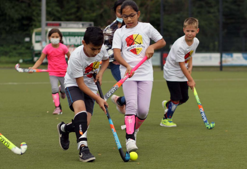 Auch die sportliche Betätigung am Hockeystock kam bei dem Projekt nicht zu kurz. Foto: Wagner