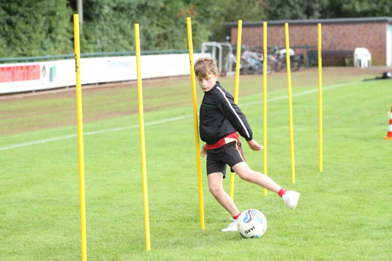 Viele Aktionen standen beim Tag der offenen Tür der Stockumer Fußballer auf dem Programm. Foto: Isabel Schütte