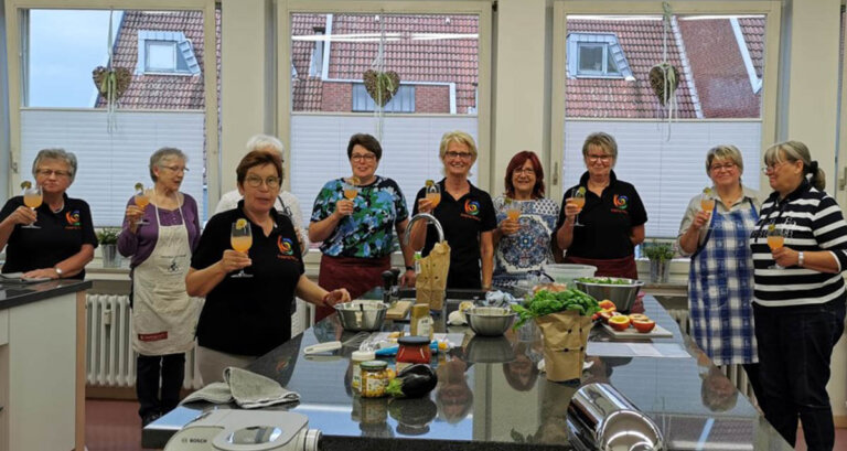 Zum Kochen trafen sich die Kolpingschwestern in der Familienbildungsstätte. Foto: Elisabeth Schwert