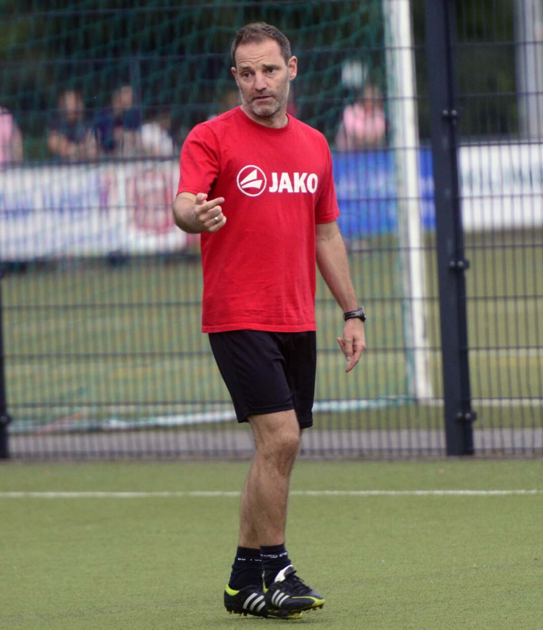 MuellerLars1©JoergStengl WSC-Trainer Lars Müller (45) ist mit dem Verlauf der Saisonvorbereitung nicht zufrieden, vertraut aber seinem Team, zum Start topfit zu sein. Foto: Jörg Stengl