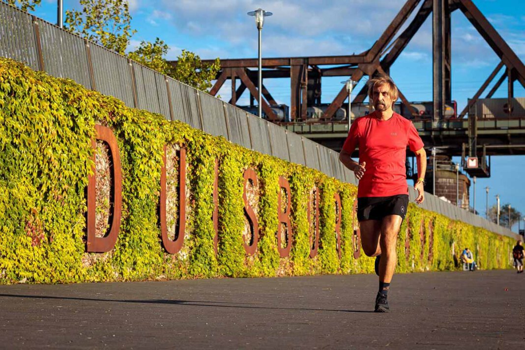 Pater Tobias Der in Werne geborene Marathon-Pater Tobias engagiert sich auch für die Flutopfer und schnürte wieder seine Laufschuhe. Foto: Projekt LebensWert/Daniel Elke
