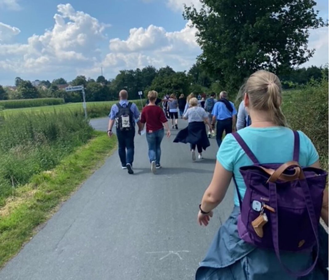 Pilgern Kommunionskinder 2 Unter dem Motto „Jakobusdetektive auf Spurensuche in Werne“ hatte der Gemeindeteil St. Johannes, in Zusammenarbeit mit dem „Förderverein Jakobsweg Werne e.V.“ zu einem Eltern-Kind-Pilgertag eingeladen. Foto: Gabriele Kranemann