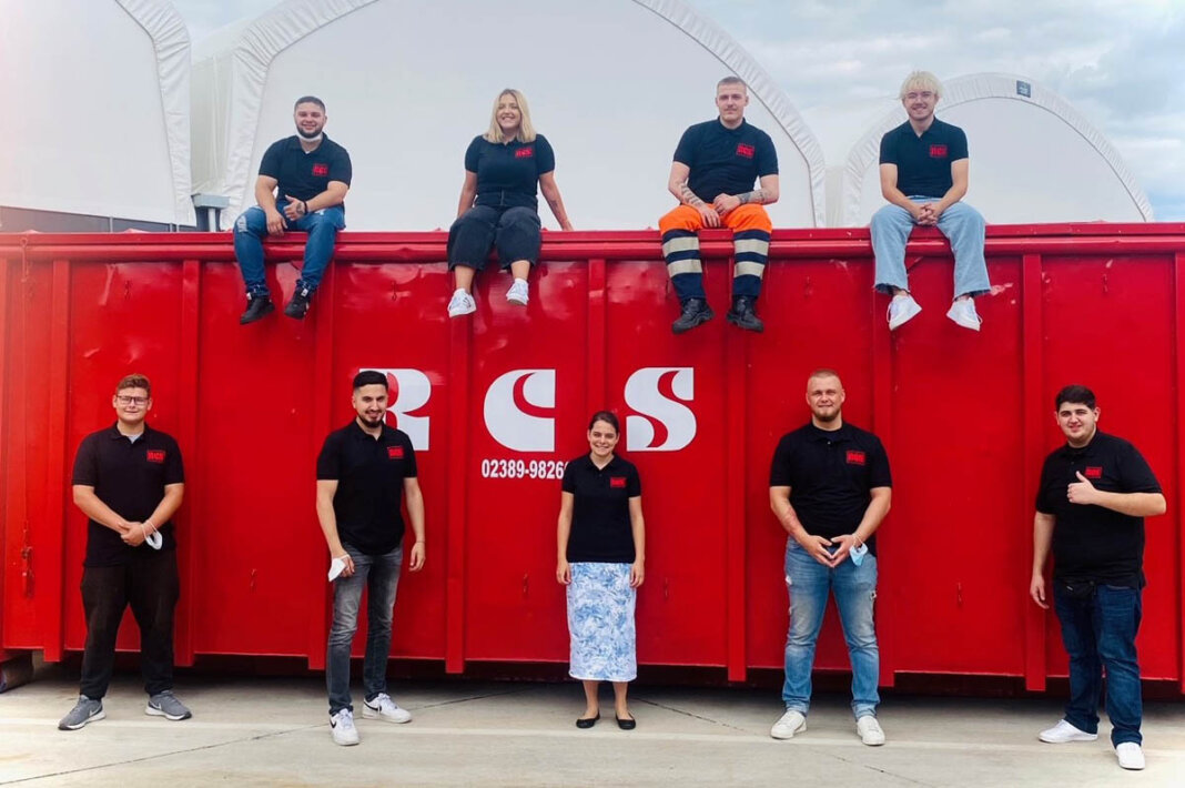 RCS Azubis Die neuen Auszubildenden von RCS: (oben von links) Milos Duricanin, Alexa-Laura Ungureanu, Kevin Leis, Marcel Gruß sowie (unten von links) Thomas Rogotnev, Ugur Yilmaz, Angelina Wedel, Tobias Lehmann und Mahmoud Omayrat. Foto: RCS