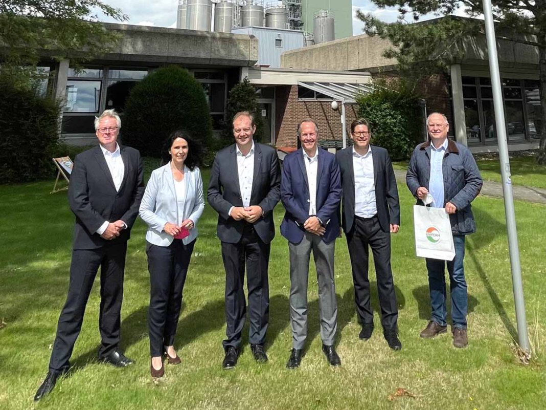 Uniferm Hilwig Geschäftsführer der UNILOG GmbH Michael Hoppe (von links), Parlamentarische Staatssekretärin Elisabeth Winkelmeier-Becker MdB, CDU-Bundestagskandidat Arnd Hilwig, Geschäftsführer der UNIFERM GmbH & Co.KG, Jan Moormann, Kreisvorsitzender der CDU Unna, Marco Morten Pufke, und der Vorsitzende des CDU-Stadtverbands Werne, Wilhelm Jasperneite. Foto: CDU