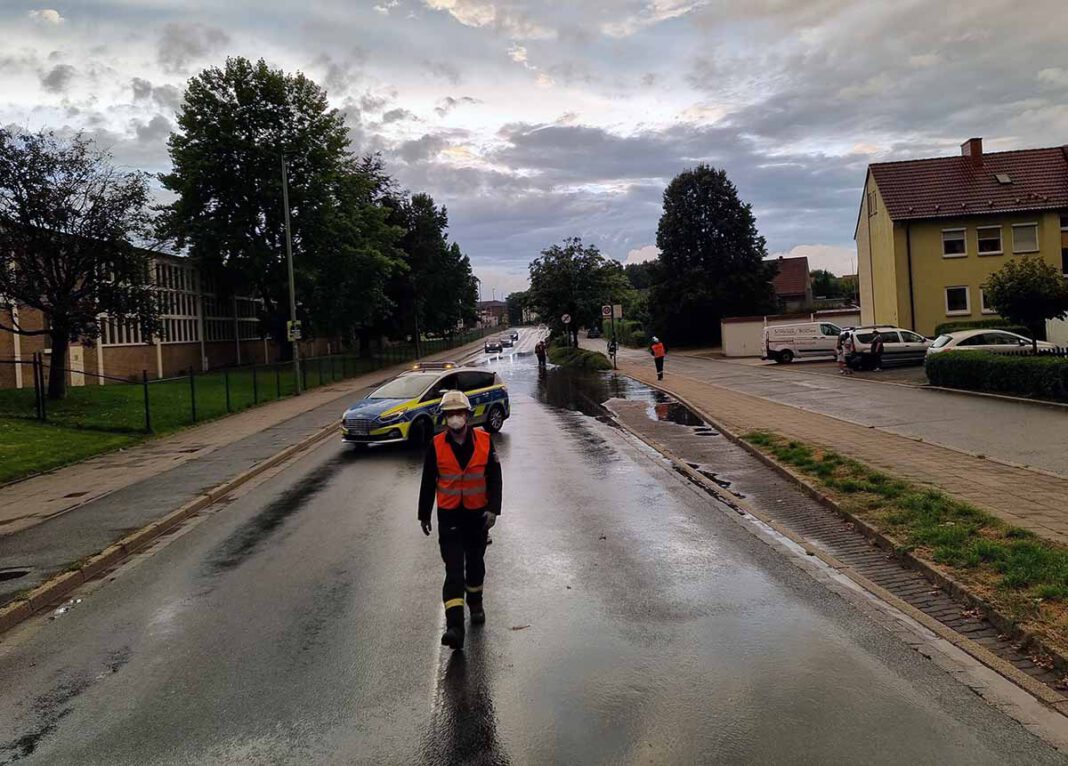 Die Stockumer Straße stand unter Wasser Die Stockumer Straße stand unter Wasser. Die Feuerwehr war am Freitagabend im Einsatz. Foto: Feuerwehr Werne