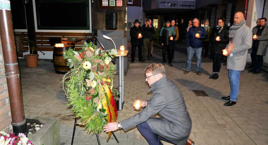 Die Gedenkveranstaltung zur Reichspogromnacht fand in der Marktgasse in Werne statt. Dort, wo früher die jüdische Synagoge stand. Foto: Gaby Brüggemann